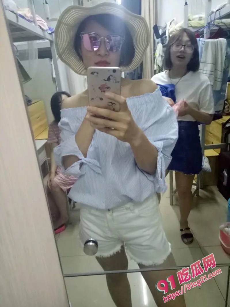执子之手 绿你到老！山东济南少妇约炮友婚房做爱 被操的样子真销魂！ 配图2
