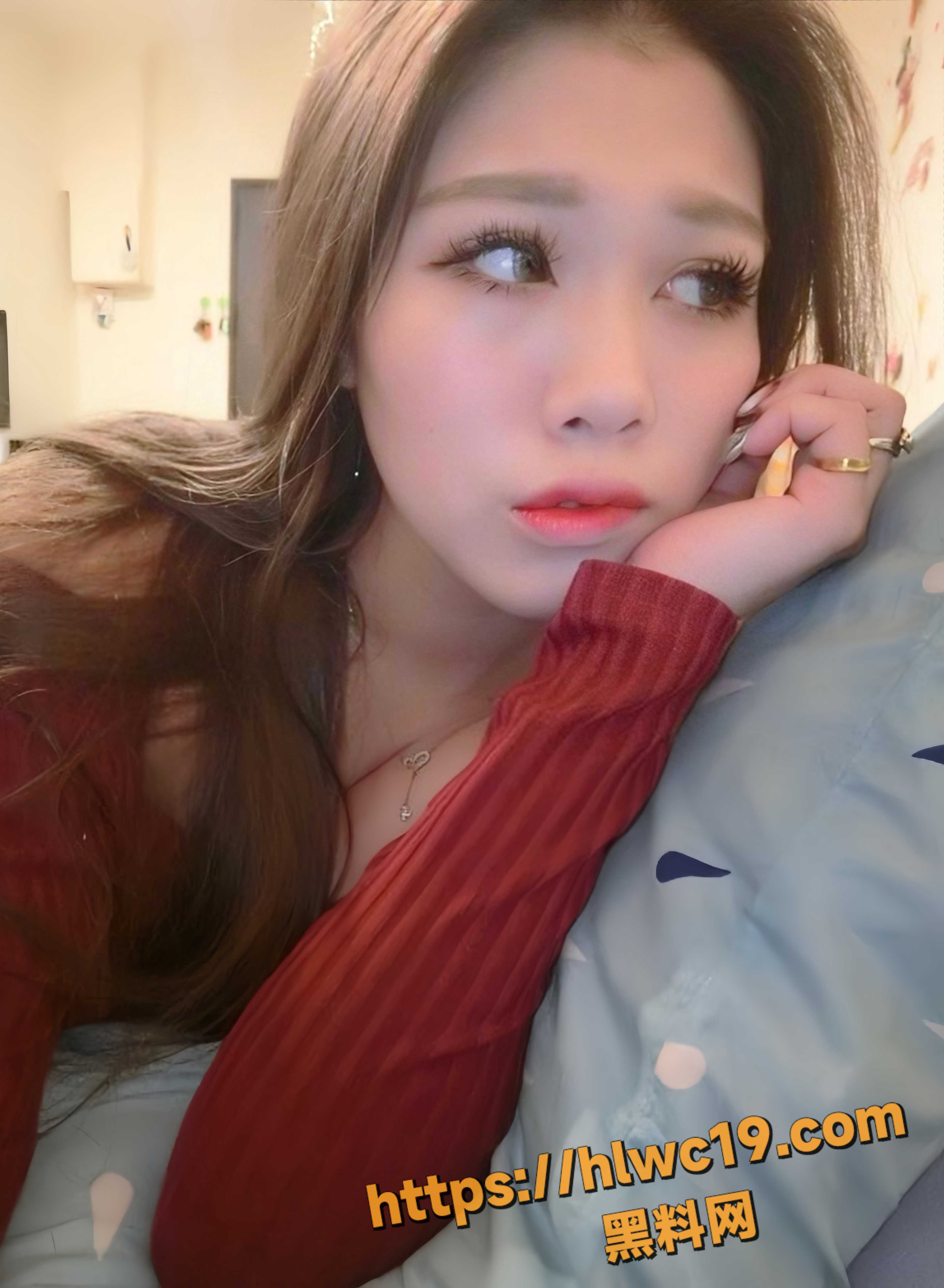 金发人妻三点全露 逼脸同框自慰骚气十足 揉奶抠穴给老公戴了个大绿帽