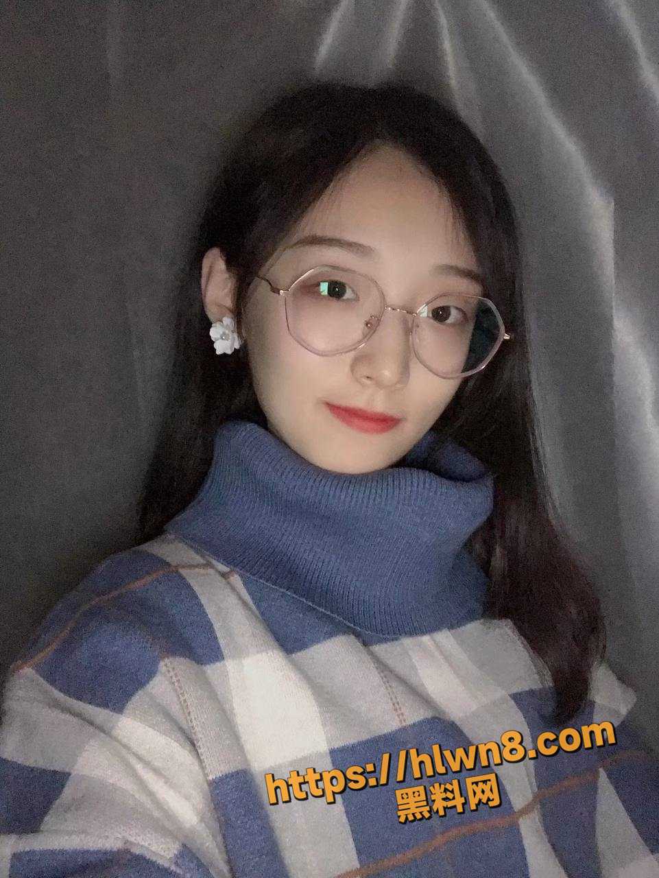 河南洛阳师范学院反差母狗邓瑾萱被调教成柯基 浑圆屁股随着爬行疯狂扭动 眼镜妹就是骚！