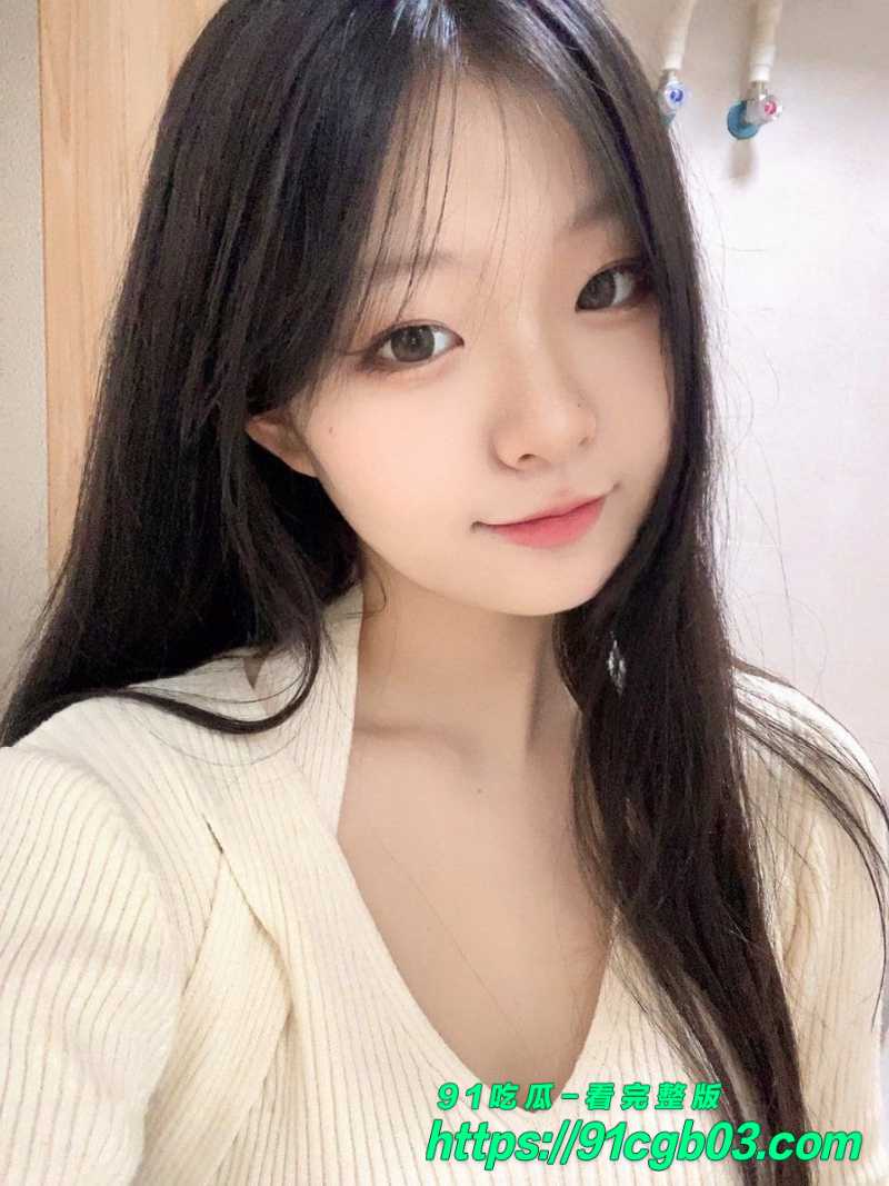 网友曝光自己的前女友 妹子高中时期就在教室露奶自慰 眼神羞涩又勾魂