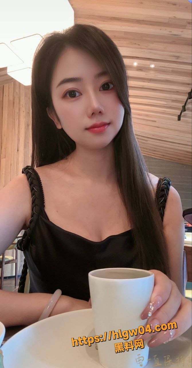 快手网红 苹果 极品骚浪人妻 半夜直播裸聊录屏泄密 对镜自慰揉奶扣逼 超近特写尽显反差