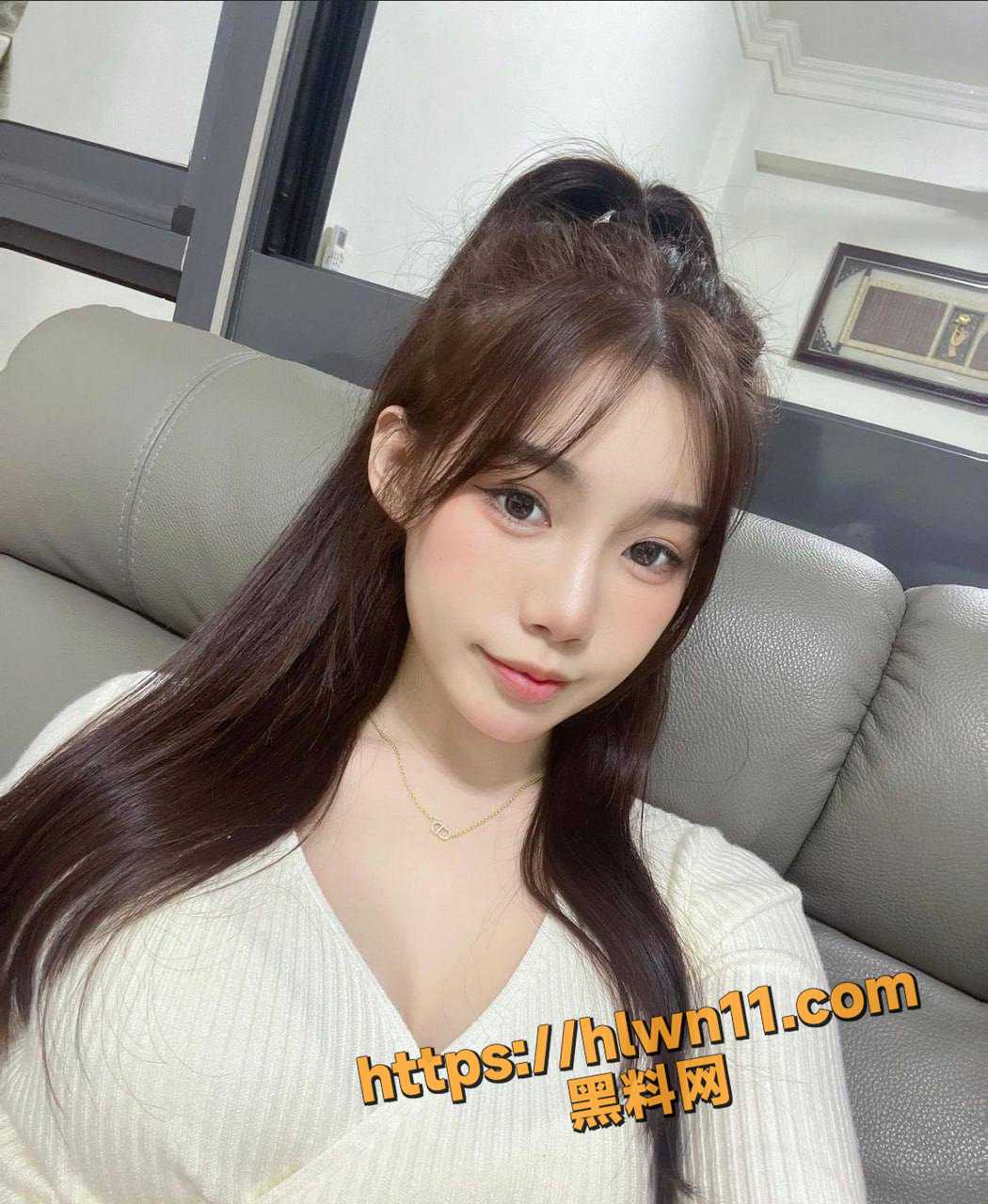 腰臀比的黄金身材 巨乳超淫荡的小姐姐 口交性爱好奔放 高颜值大奶御姐与男友居家性爱视频流出！
