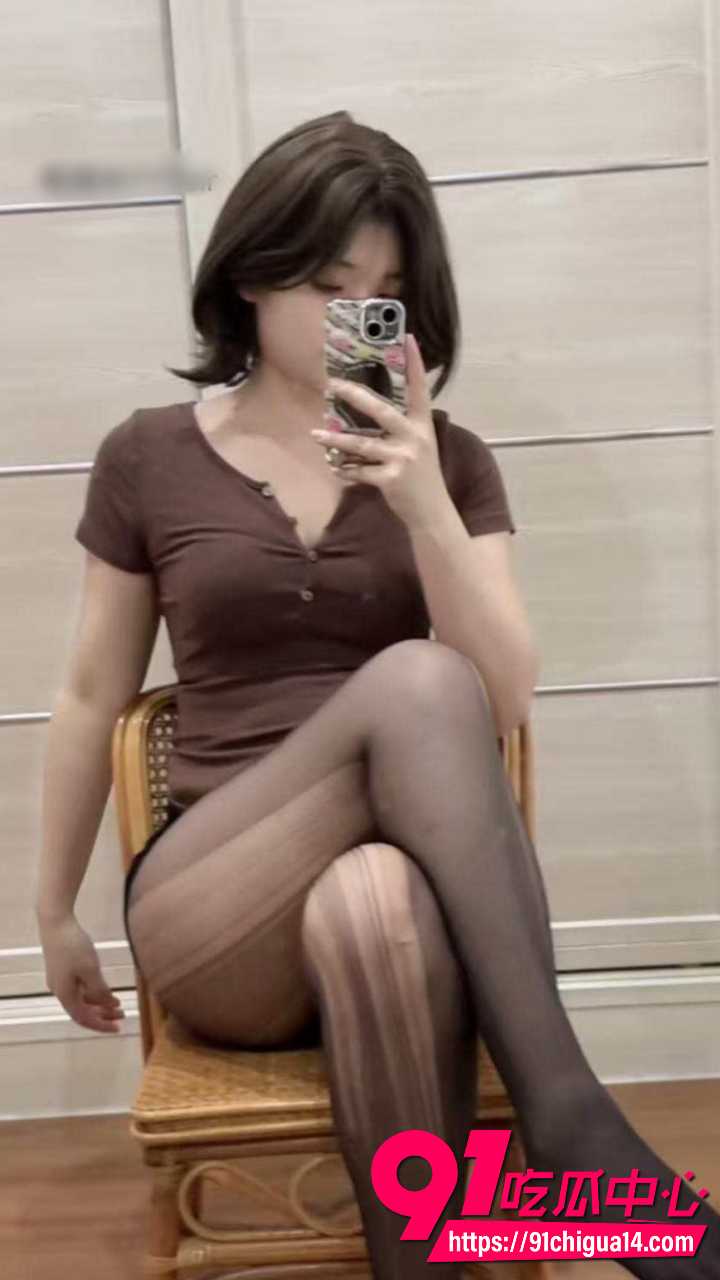 黑丝吊带骚妹翘臀大腿诱惑爆棚合集11