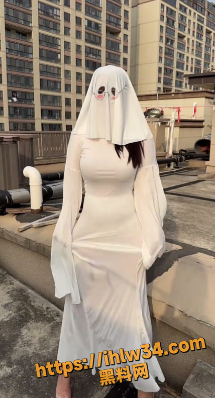 抖音19万粉擦边主播 菠萝噗噗 高阶VIP群私密内容泄密分享，微坦巨乳，可爱活泼女大一枚！