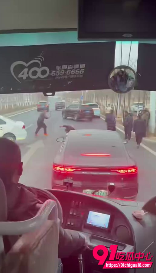 河北公路斧头砍人现场实录5