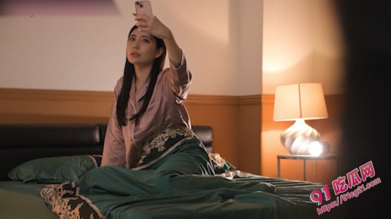 日本已婚美少妇神木丽 和男大学生偷情 委委屈屈又爽翻天的做了无数次爱！ 配图3