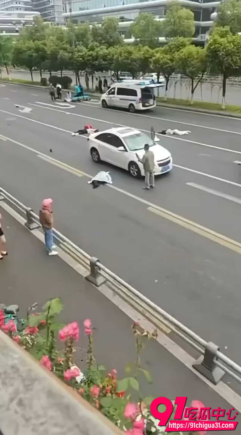 成都报复性马路撞人事件 4