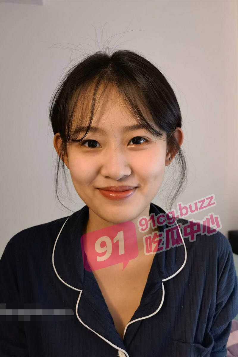 【脚拇指都扣紧了】裸模美女孙芷香 被摄影师调教玩弄 “别紧张 你的脚拇指都扣紧了”