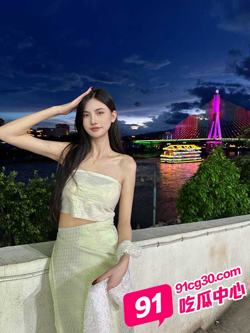 深圳极品女神陈雨恬 黑丝嫩穴被调教 真是难得一见的极品！