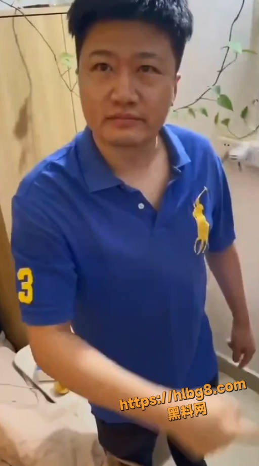 捉奸现场 已经抓了好多次了 老是操我老婆 绿帽男一直问是不是你几把大 你干我老婆！