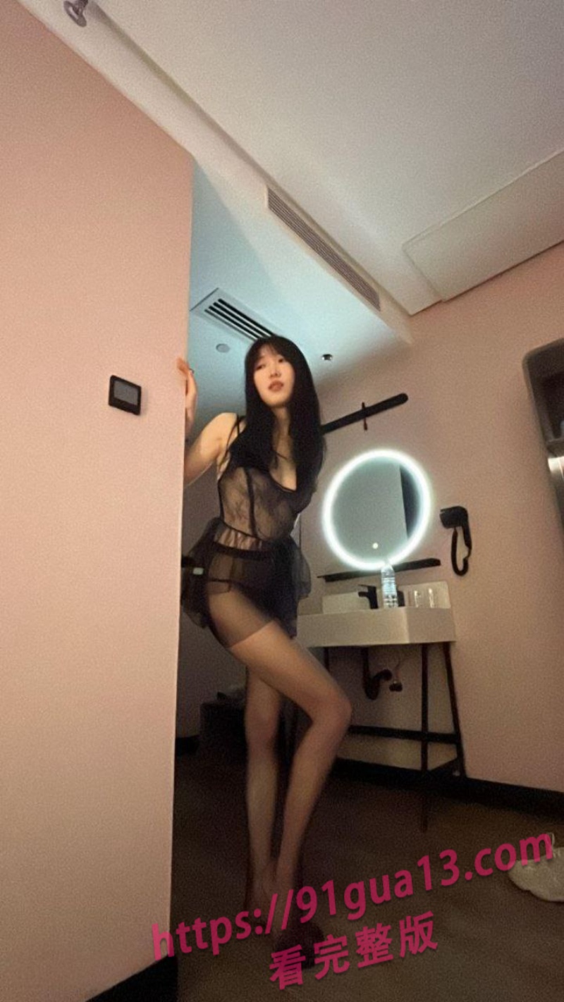 情侣酒店性爱视频流出 女友主动口交 眼神拉丝反差至极 配图5