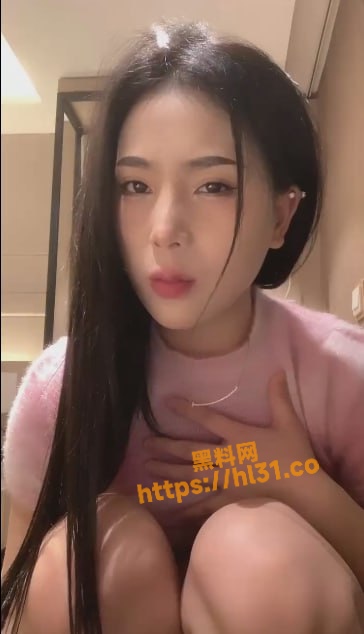 年少不知少妇好 错把少女当成宝！超高颜值御姐少妇酒店约炮进行第一视角口交操逼特写实拍！