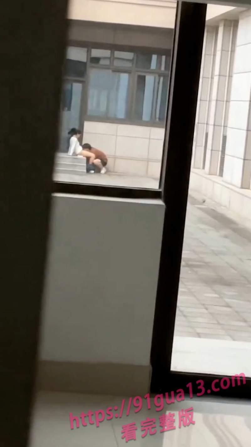 江苏师范大学科文学院教学楼阳台 惊现男女学生露天野战 配图4
