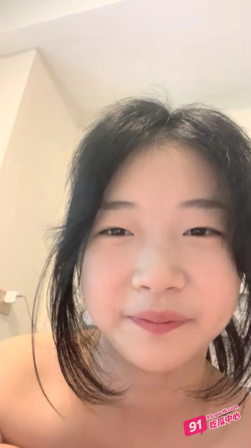 广西韦惠雯携带闺蜜一起下海直播 俩百合在镜头前搔首弄姿真有看头！ 配图3