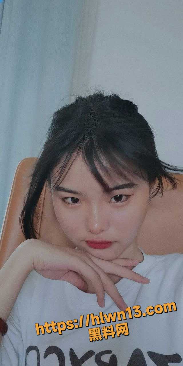 反差母狗女友 江婉莹 的独家榨精技艺 再清纯的嫩妹也会迷失在男人的大屌之下 榨精视频被前任曝光！
