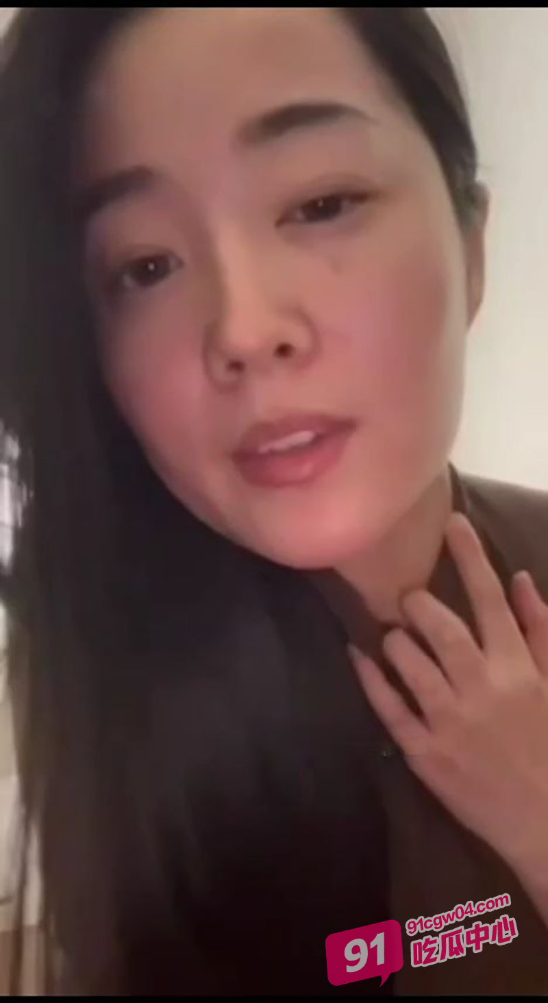 抖音29岁美少妇豹什么豹 榜一大哥定制私拍 露脸掰穴完美呈现 激情抠逼淫骚至极！