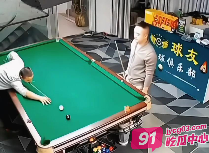 台球卧龙凤雏巅峰较量！18连空前无古人，网友直呼神对手！