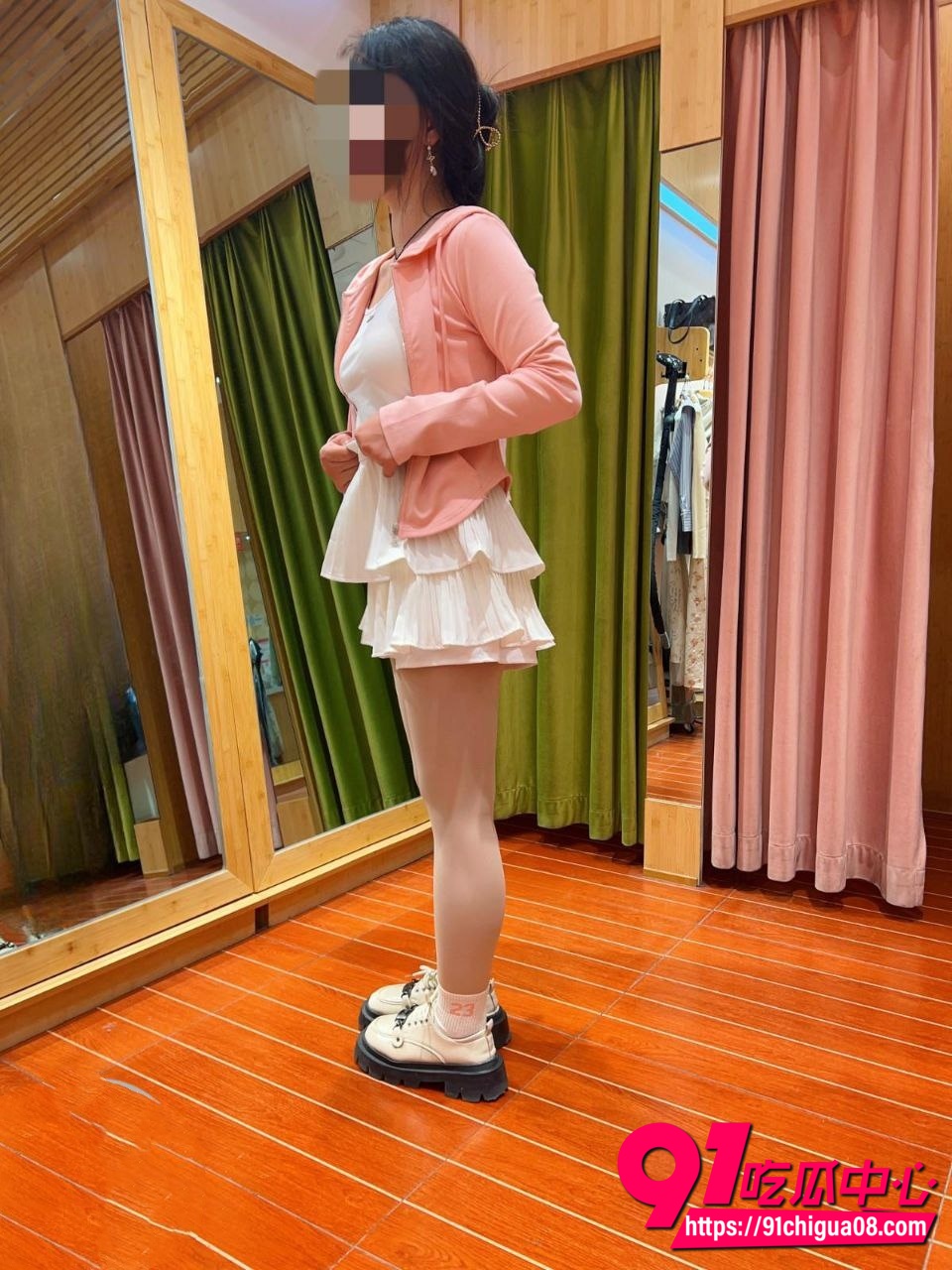 海角乱伦 爱上自己的亲妹妹 酒店开房与妹妹乱伦激情做爱 后入狂操淫叫不停