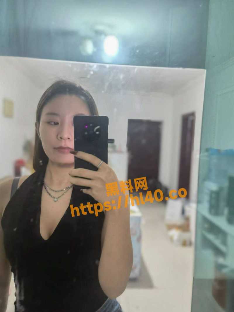 贵州新婚少妇在家与丈夫体验性爱高潮！不得不说年轻人的体力就是足够震撼骚逼爽翻高潮！