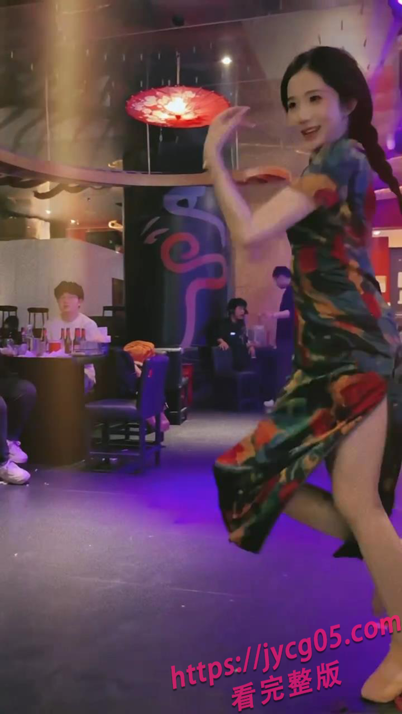 传说中的腿咚！这难度没几年舞蹈功底做不出来！ 配图2