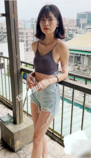 乱伦小姨子 她身着性感 不让我操 忍不住对着她的翘臀打飞机 精液射在床单上！