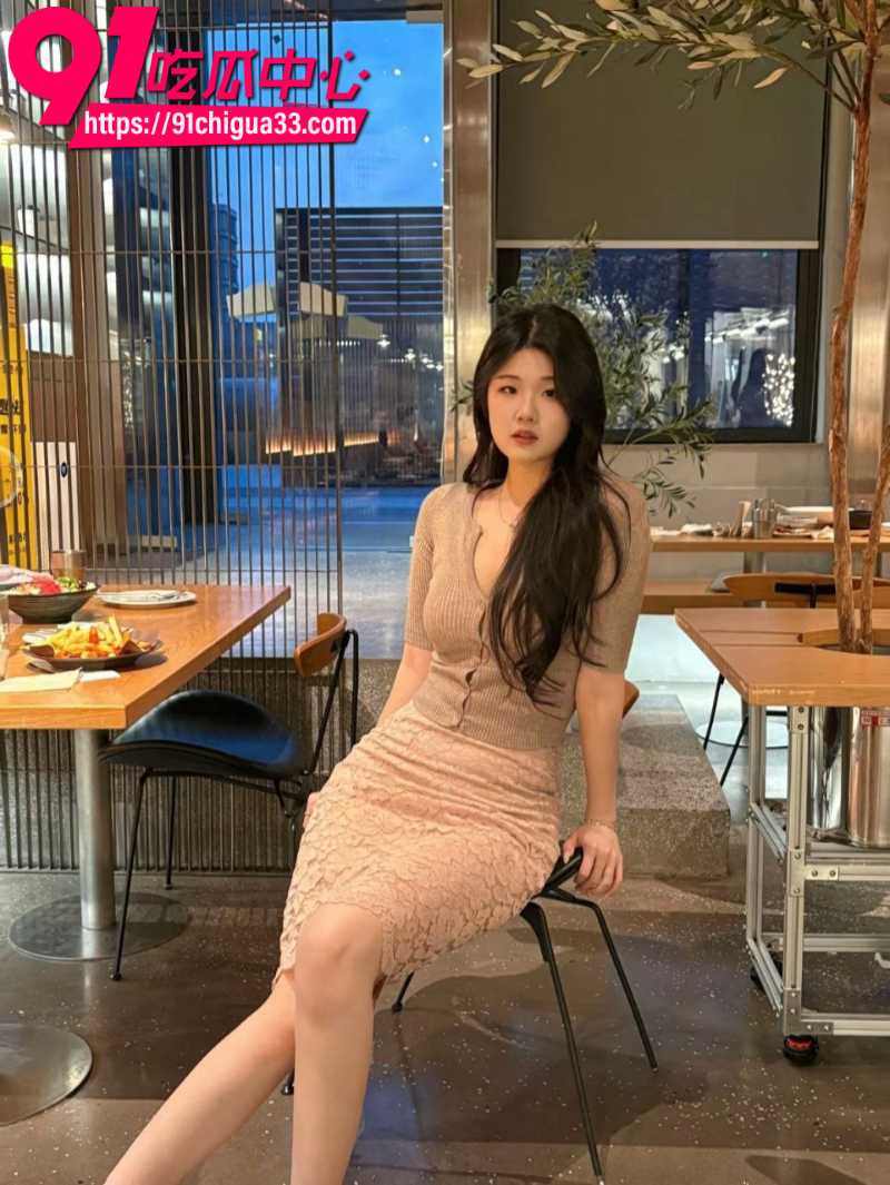 天津大学女研究生杨鑫苑沦为校车身穿情趣制服被同学猛蹬6 天津大学女研究生杨鑫苑沦为校车身穿情趣制服被同学猛蹬6