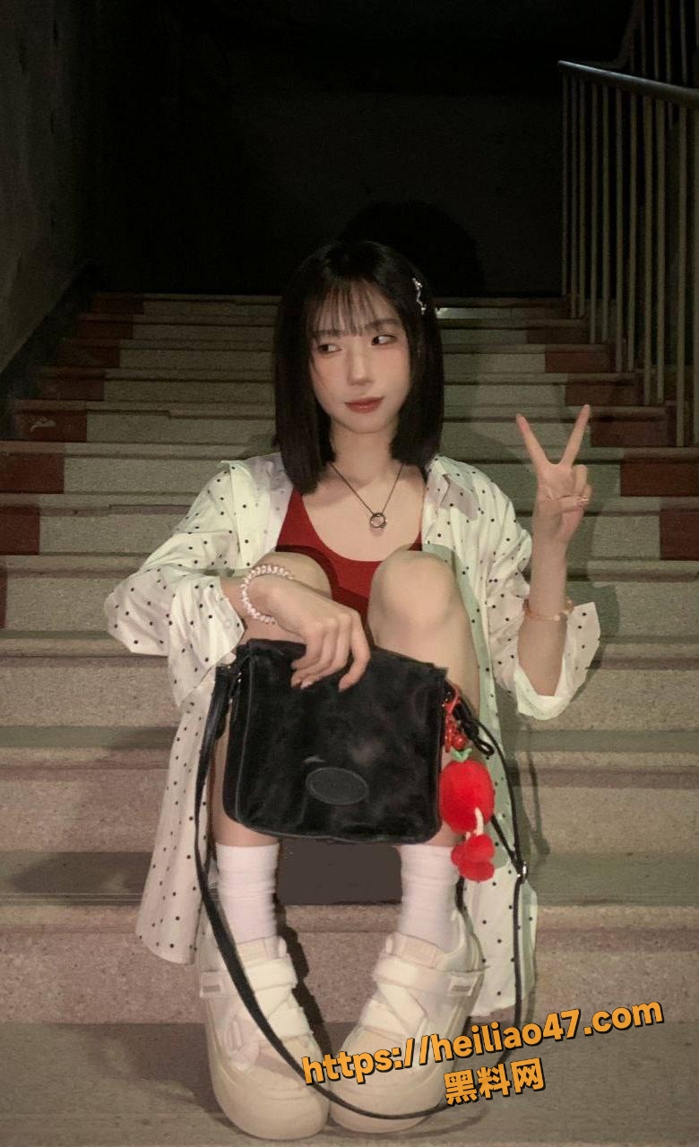 哈尔滨小嫩妹 唐希若 露脸自拍深喉口交 阿黑颜表情反差到极致！
