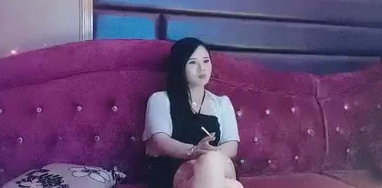 极品大神歌厅探花 KTV边唱歌边啪啪开操 四人群交淫荡大战干的昏天黑地精液喷溅
