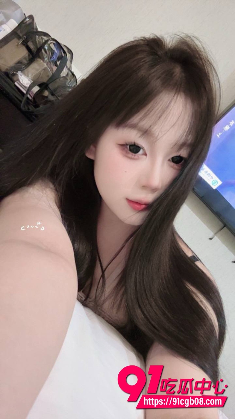 KTV包厢淫乱合集 表面一副清纯女神的样子4 KTV包厢淫乱合集 表面一副清纯女神的样子4