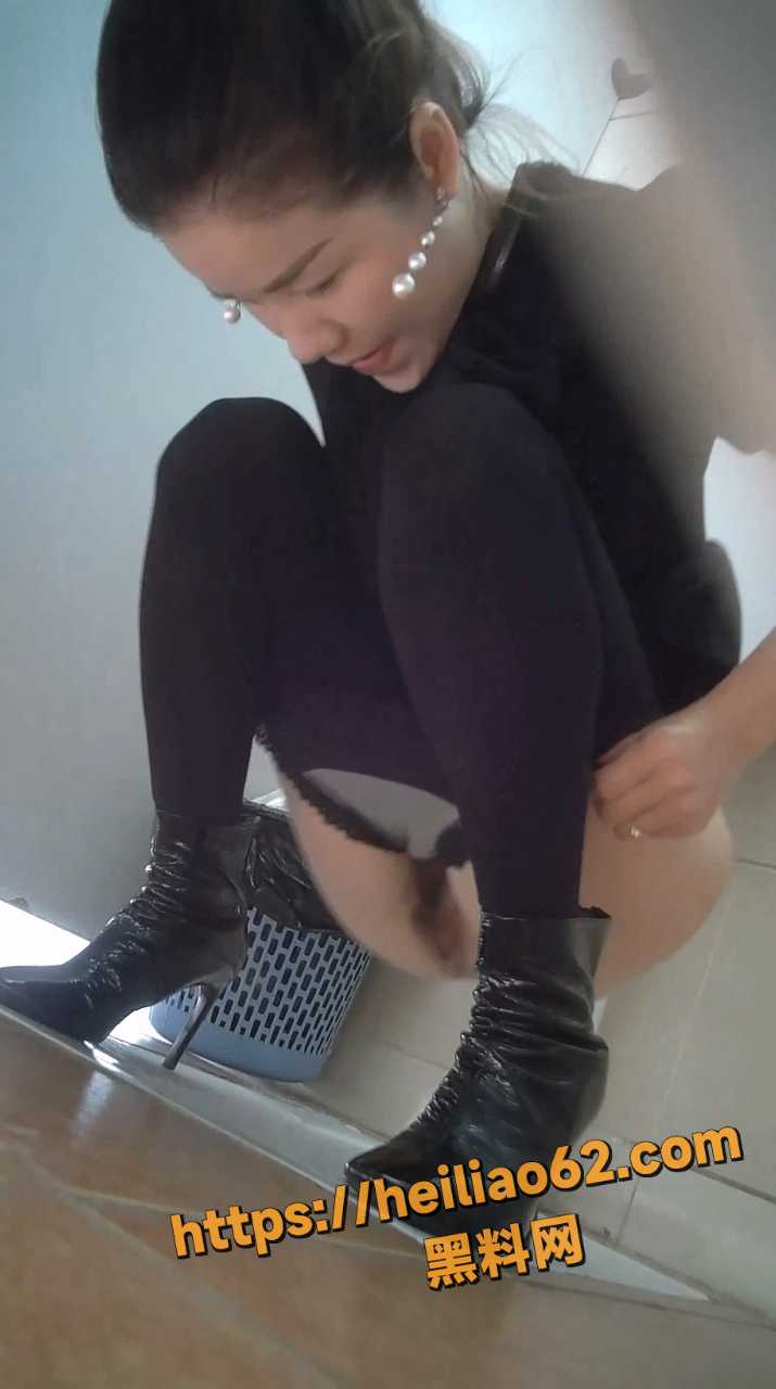 商场女厕所偷拍 多位高颜值小姐姐脸穴同框经典放尿瞬间！