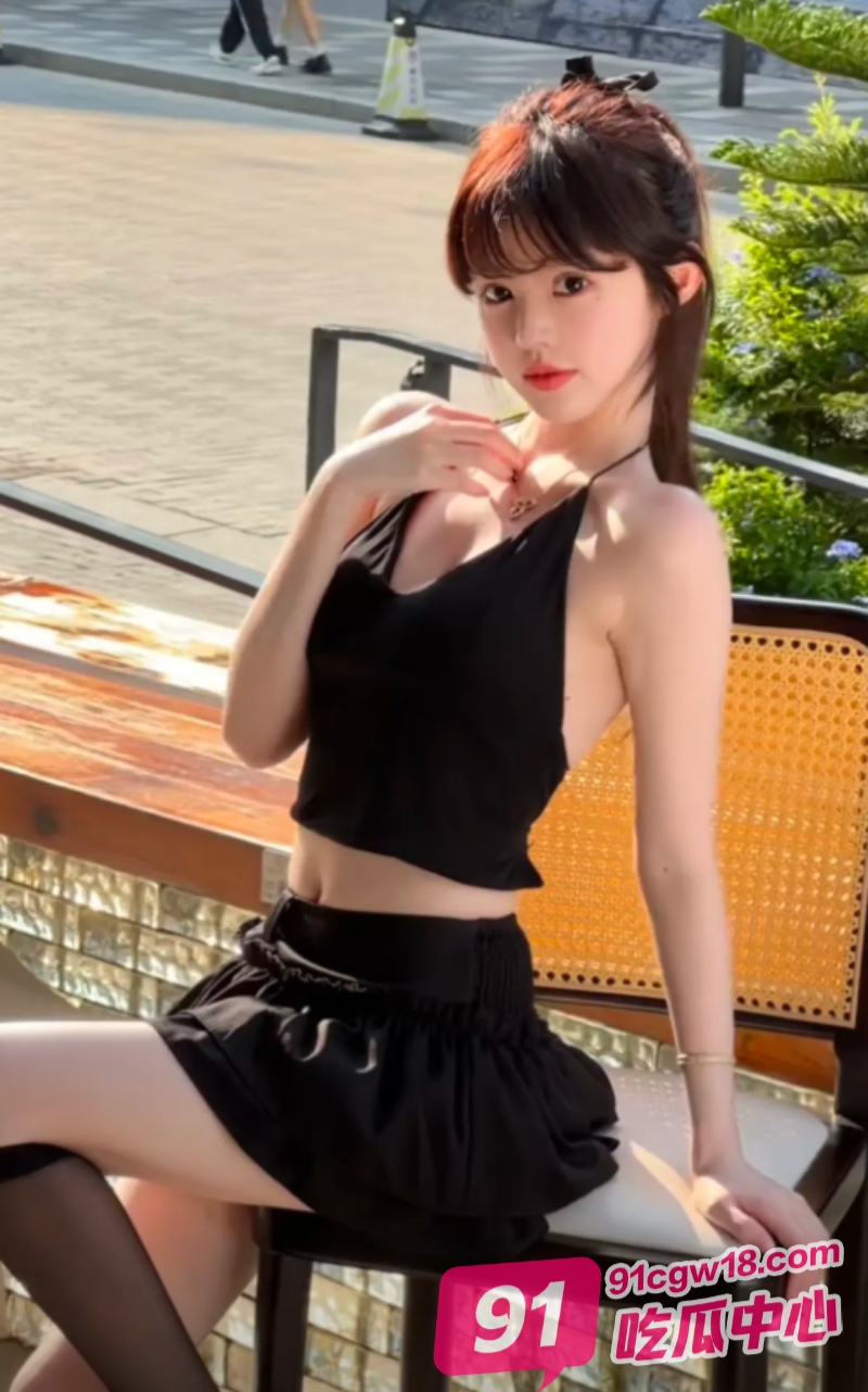 姐弟乱伦之空虚的亲姐姐～空虚少妇穿着亲弟买的情趣黑丝 “弟弟 我想要了” 配图3