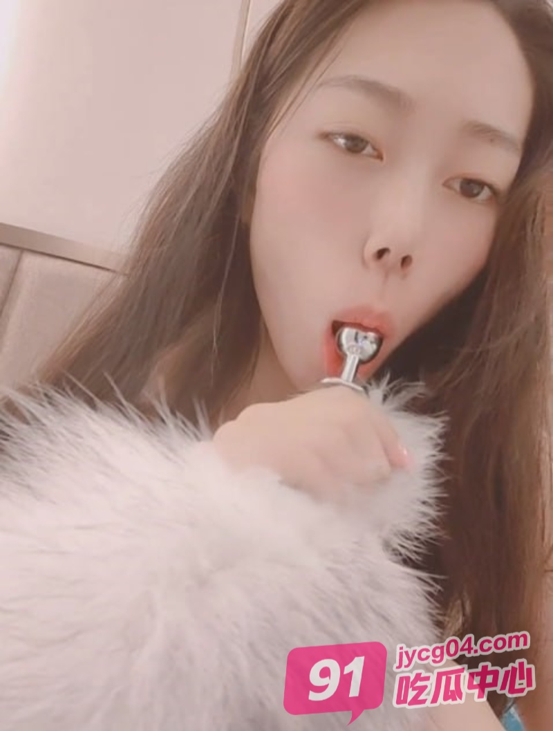 女大学生裸聊不雅片外泄！白虎+后庭双玩法 画面火辣撩人！