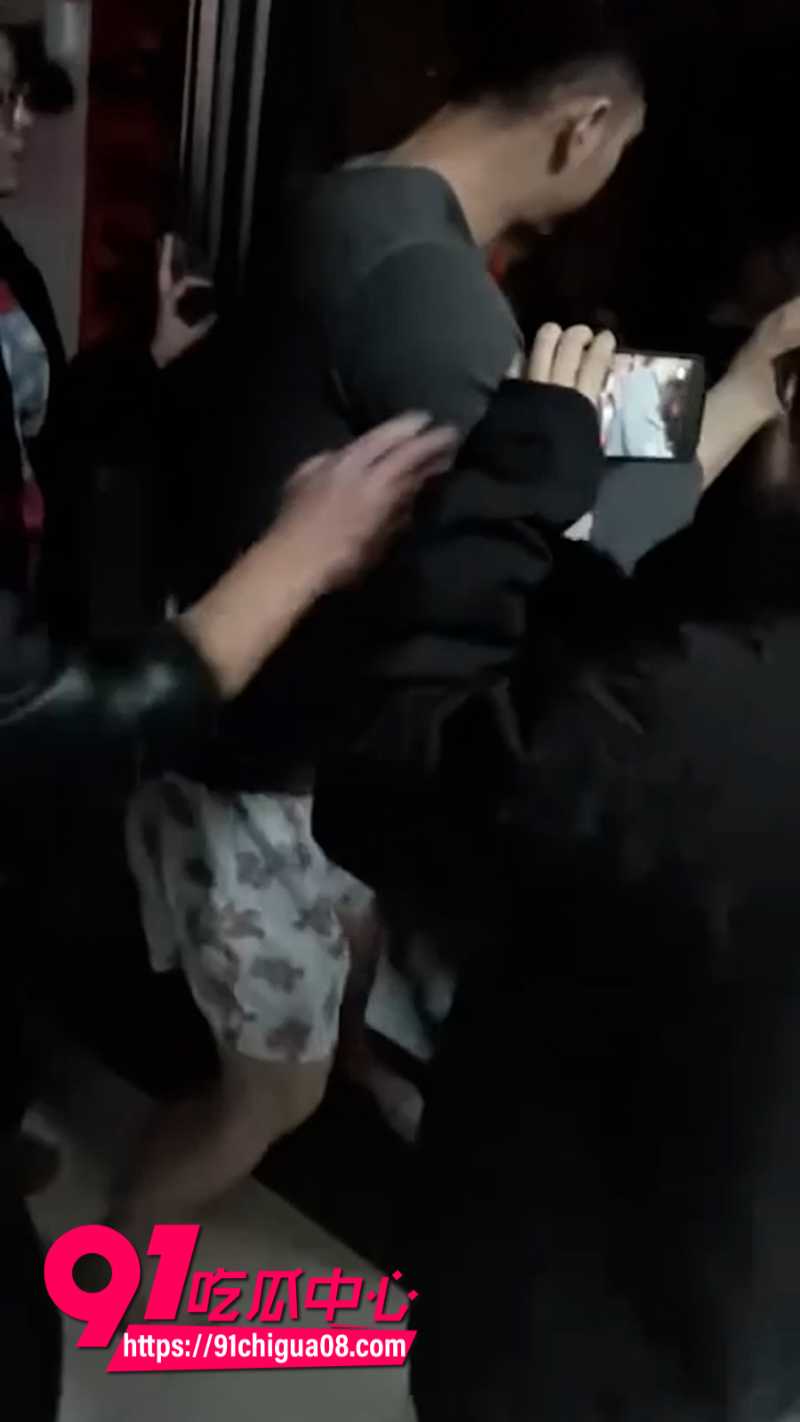 潮汕帽子叔叔出轨被原配抓奸在床7
