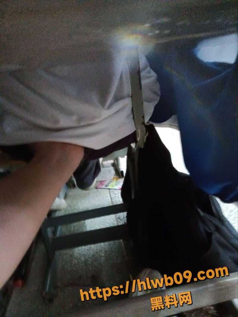 保定清苑职高楼梯间激战 学生嫩妹被后入猛干 高潮腿抖全程湿透 开档丝袜攻速BUFF拉满！