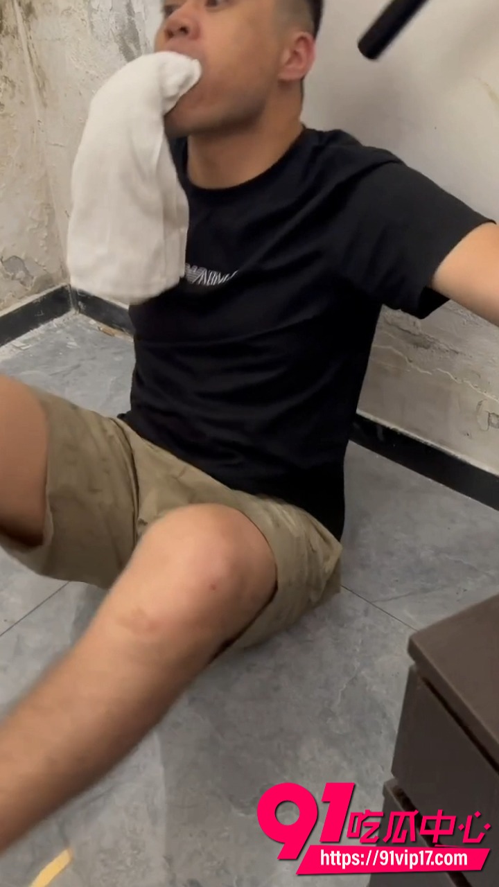 谨防诈骗 西港绑架团伙惨无人道 受害者被刀顶手指 后背针刺红肿惨遭折磨