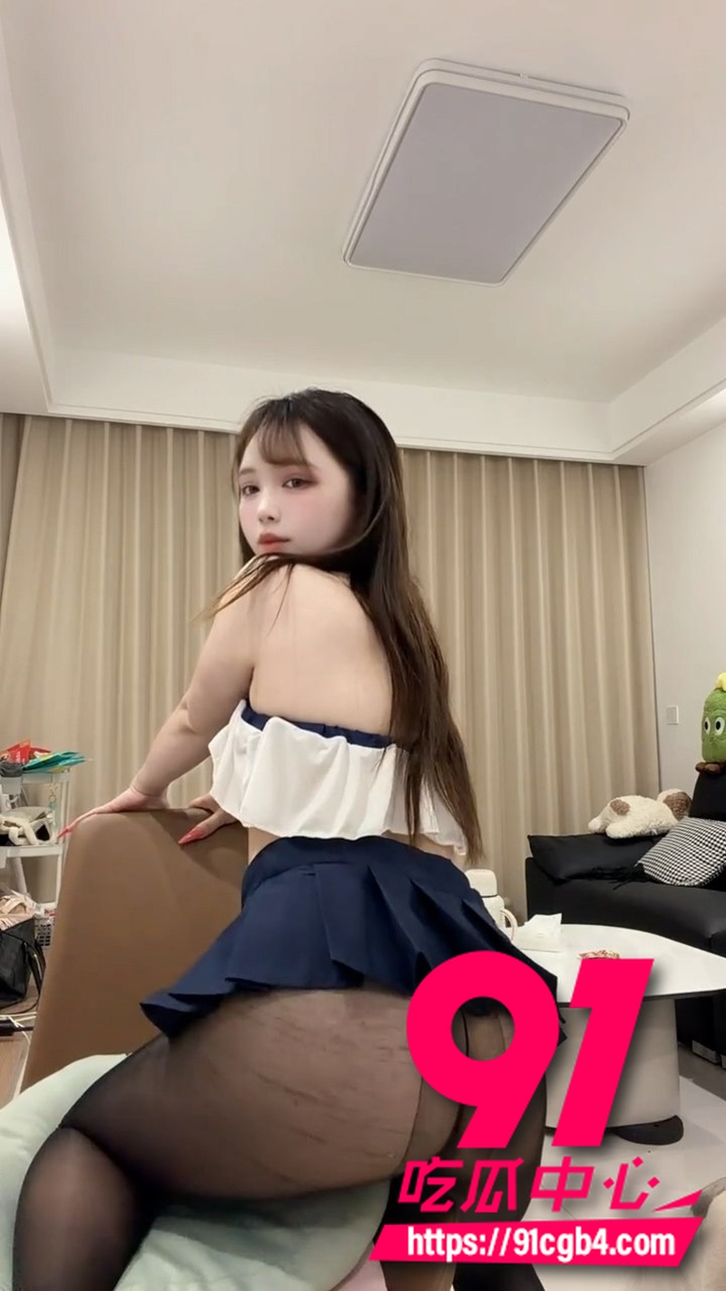 快手小网红 王木木 粉丝群福利黑丝制服 背对镜头真空翘臀美乳抖奶私拍诱惑全纪录5 快手小网红 王木木 粉丝群福利黑丝制服 背对镜头真空翘臀美乳抖奶私拍诱惑全纪录5