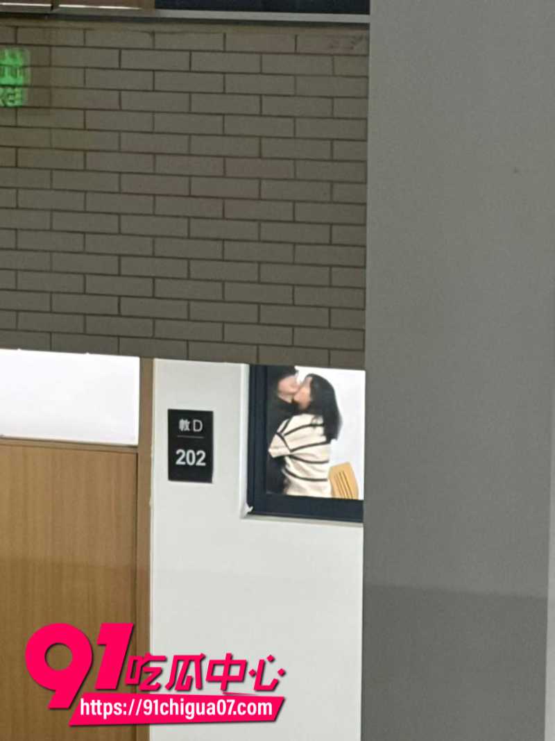 浙江中医药大学24级学姐勾引男友教室做爱7 浙江中医药大学24级学姐勾引男友教室做爱7