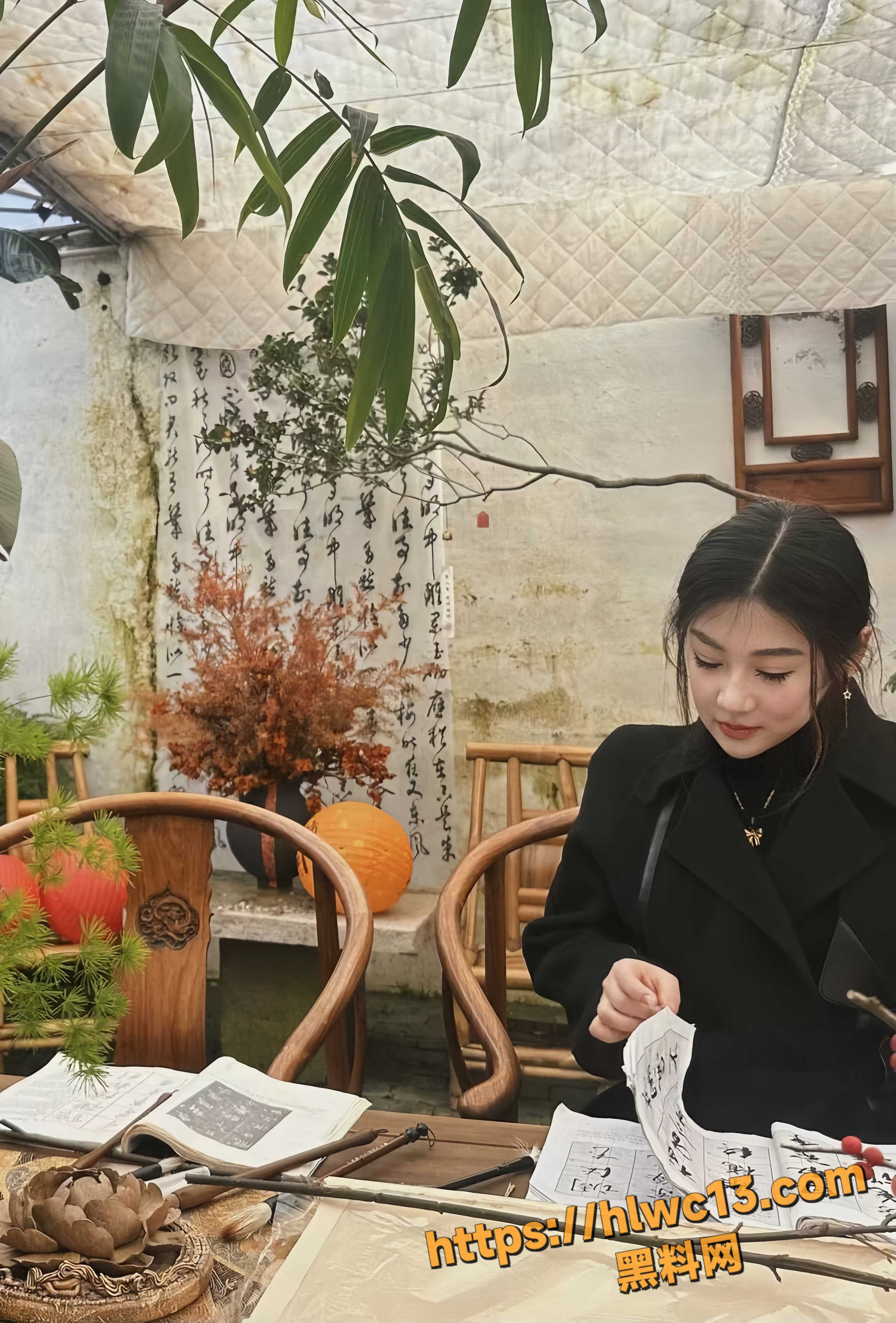 山东烟台女幼师 性爱视频泄露 丰满母狗被多姿势无套爆操！