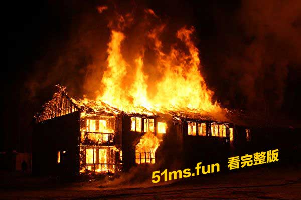 加州-奥克兰-数栋房屋起火。.jpg