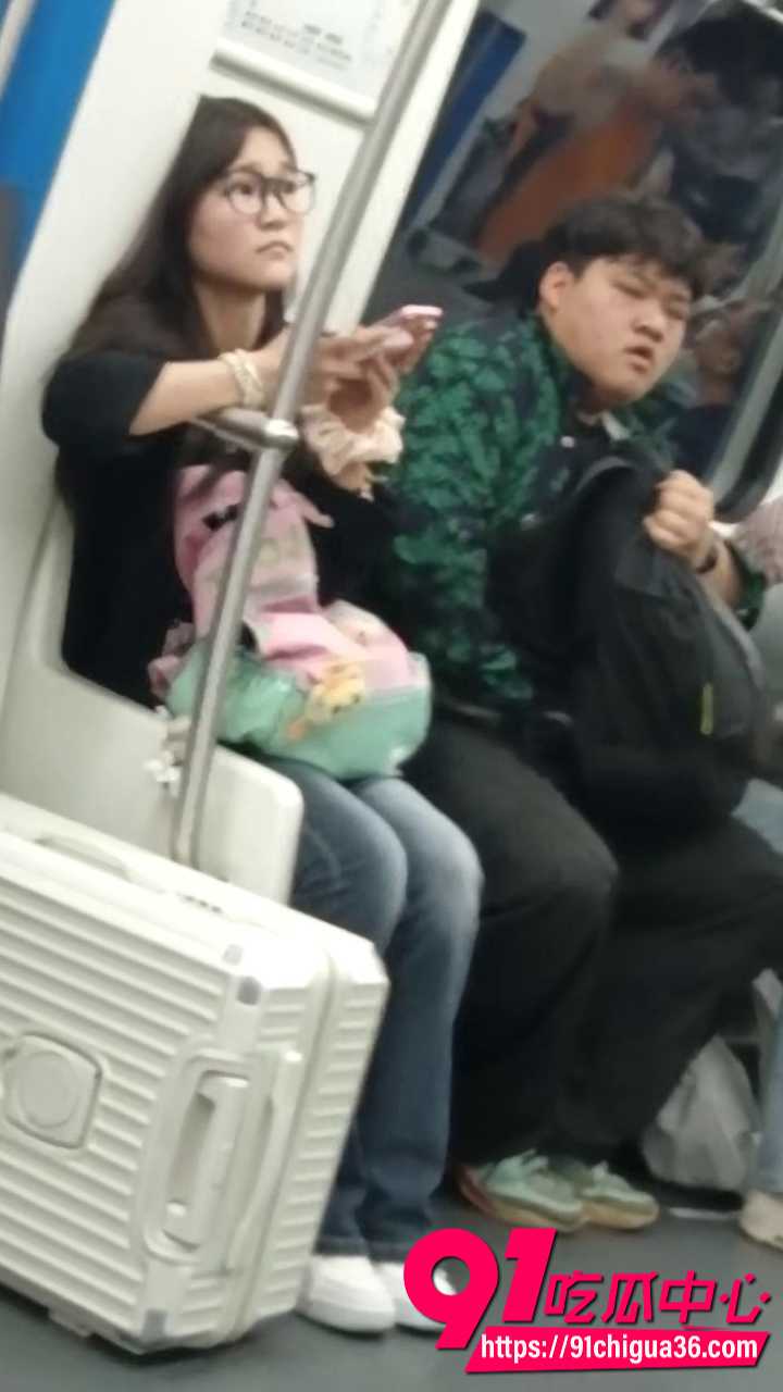 地铁反差猛男公开打飞机5
