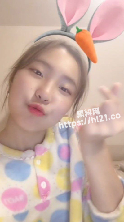 可爱眼镜妹裸贷视频流出全网！这身材完美无缺，稍微再整个容就是一个大美女了～