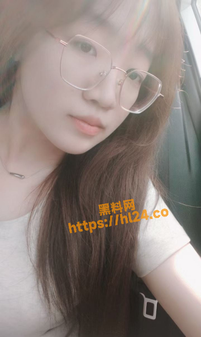 重庆母狗 何雯婕 被网络金主极限调教！拍下大量自拍不雅视频却惹怒金主被投稿曝光！