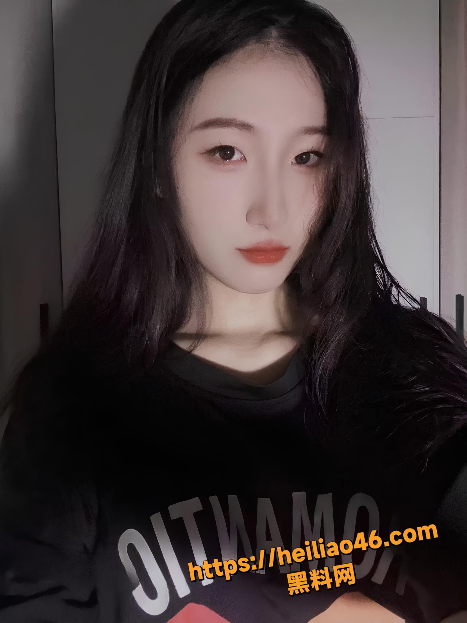 湖南反差女大学生 蒋心仪 私密床战视频泄露 白嫩巨乳女上位骑乘 兄弟们快来舔屏！