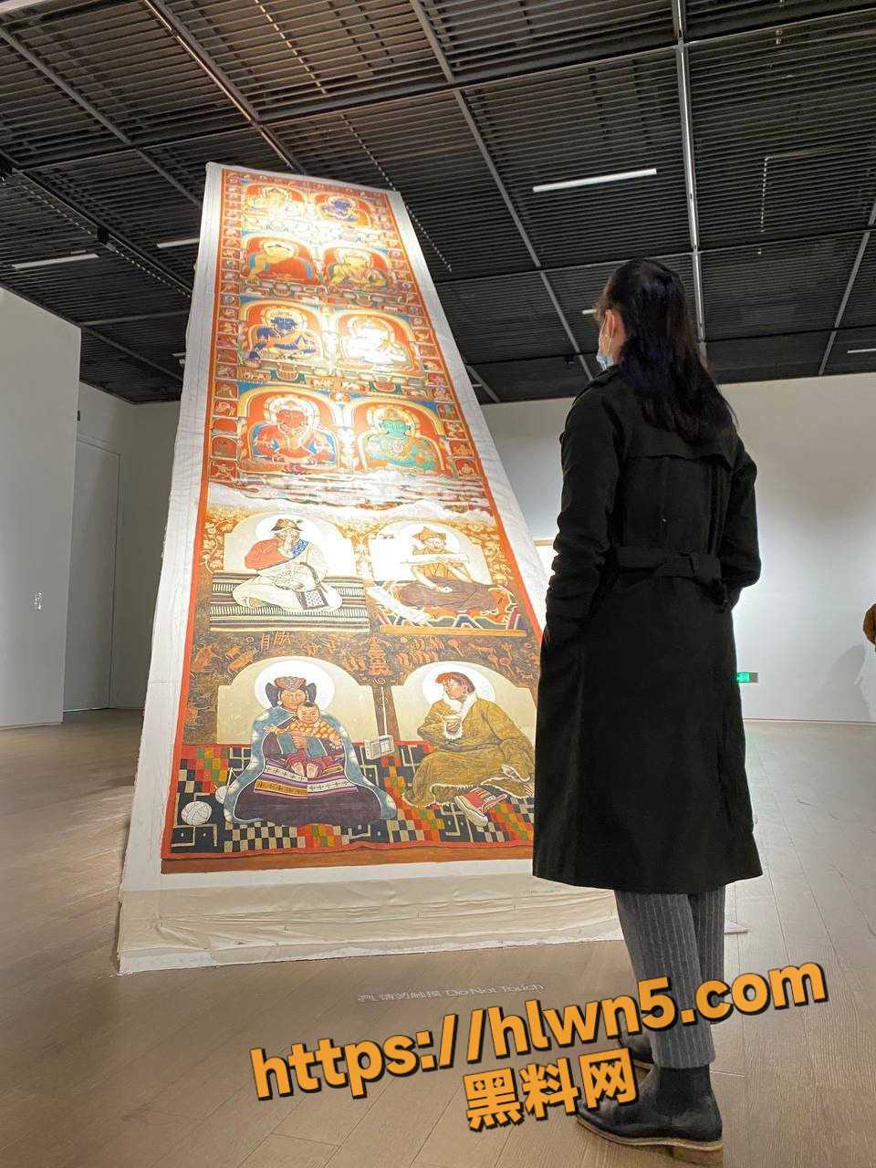 绝美肥臀人妻 白天艺术馆打卡拍照 晚上酒店继续打卡拍照肥臀骚穴 一线天白虎嫩鲍很有食欲！