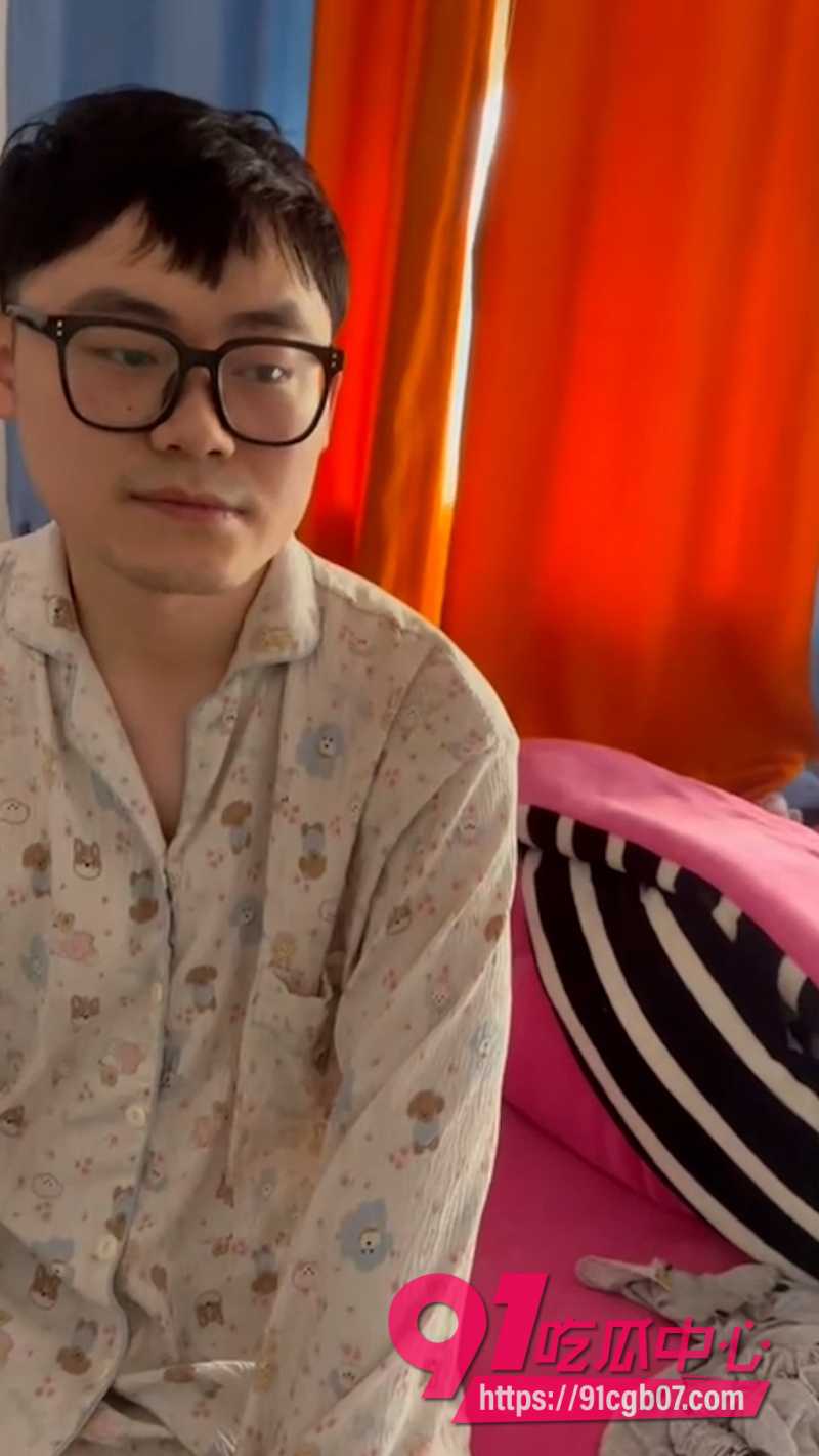 捉奸现实版老婆藏奸夫阳台被抓包5 捉奸现实版老婆藏奸夫阳台被抓包5