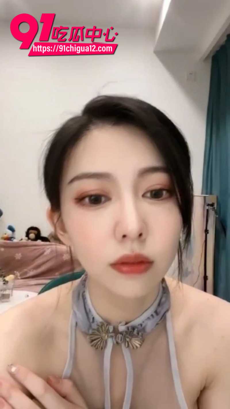 高颜值女网黄艾斯情趣内衣裸舞自慰诱惑4