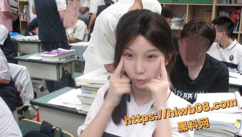 广东佛山顺德四中19岁高三学生妹 梁欣莹 校园恋情曝出猛料 清纯少女被男友调教玩弄！