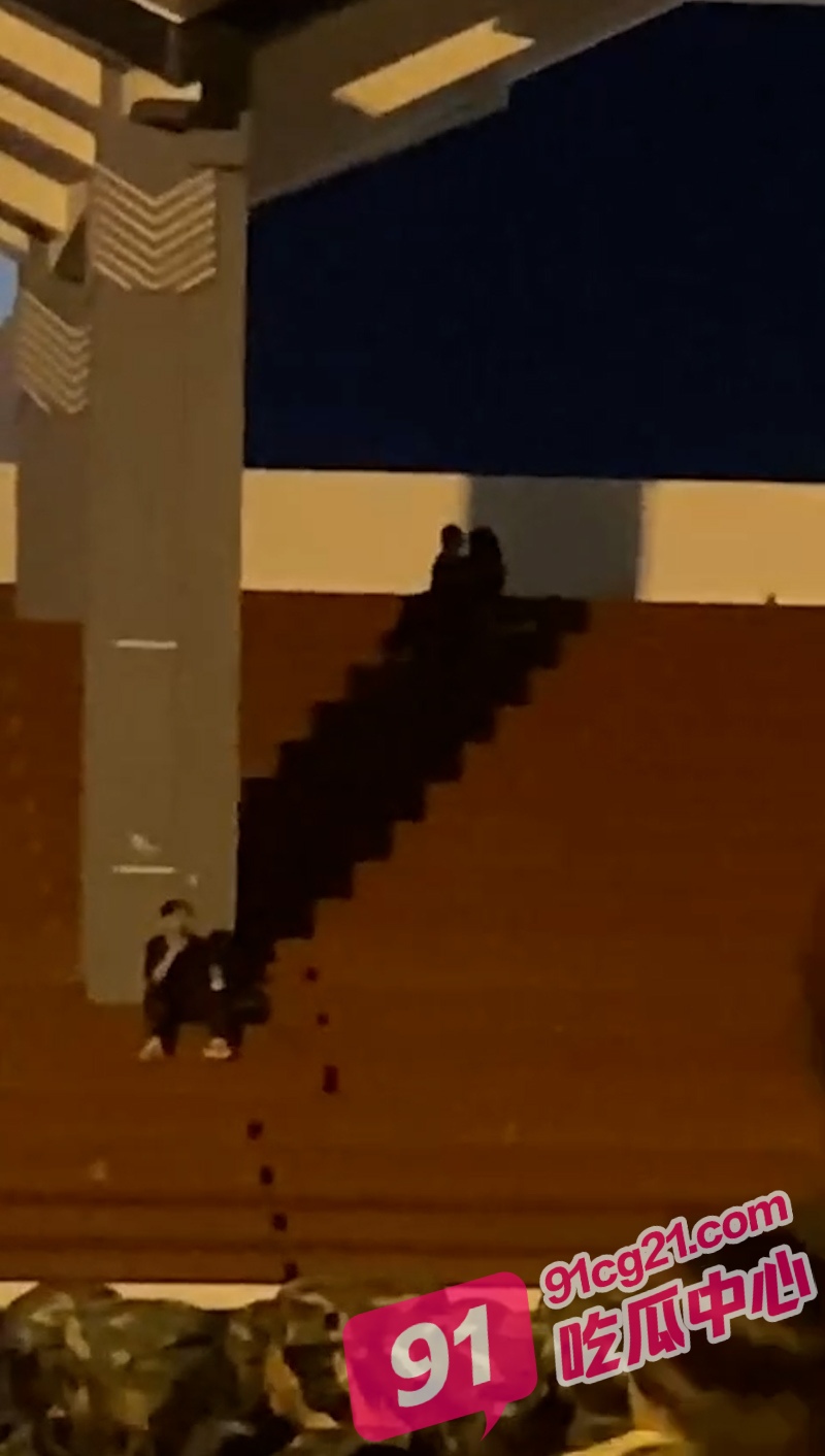 2_W_800px.jpg
