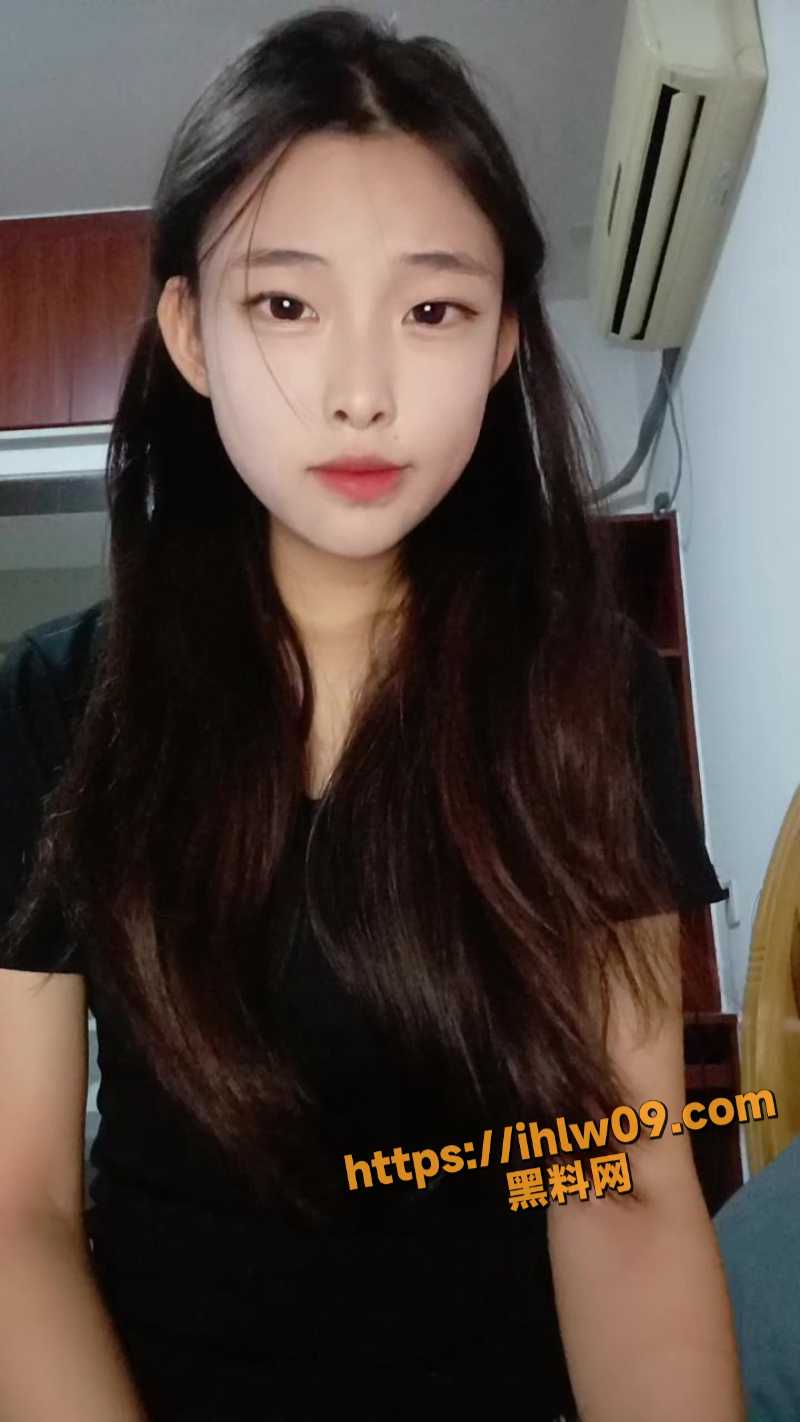 前凸后翘发育超好的职校极品学生妹 全裸自慰 一眼望去竟还是少女粉！