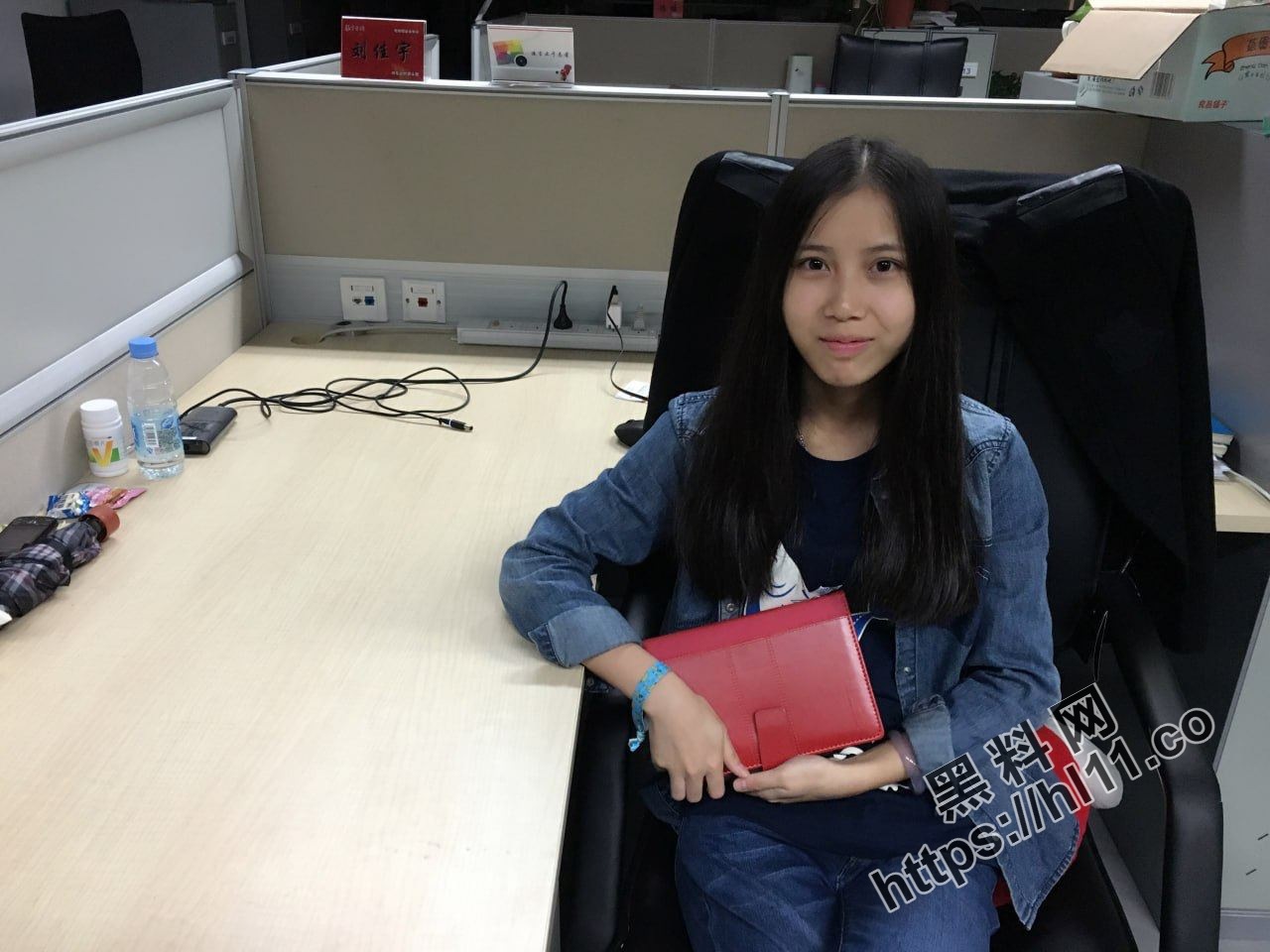 已婚少妇勾搭单位同事 当决心要回归家庭的时候发现视频被传播！
